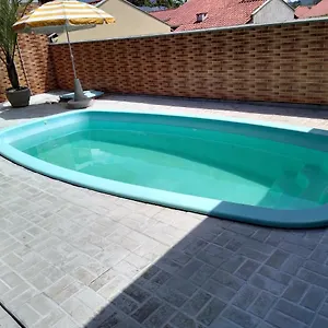 Quarto em Acomodações Particulares Casa Com Piscina, Brusque